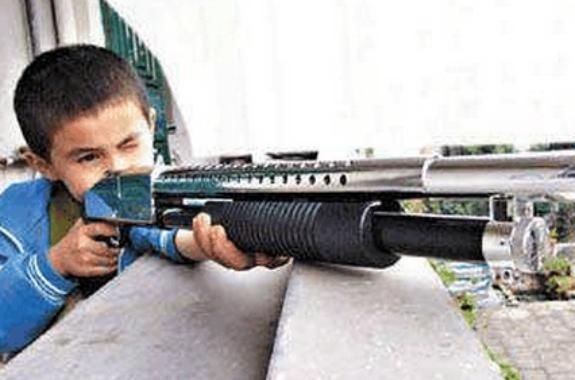 孩子|妈,娃娃又眨眼了,女儿的话妈妈误认为玩笑,奶奶却急忙送医