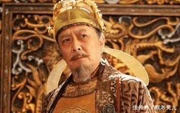 吃葡萄|皇帝将葡萄赐给臣子吃,臣子不吃还说谎,皇帝却流泪说:重重有赏