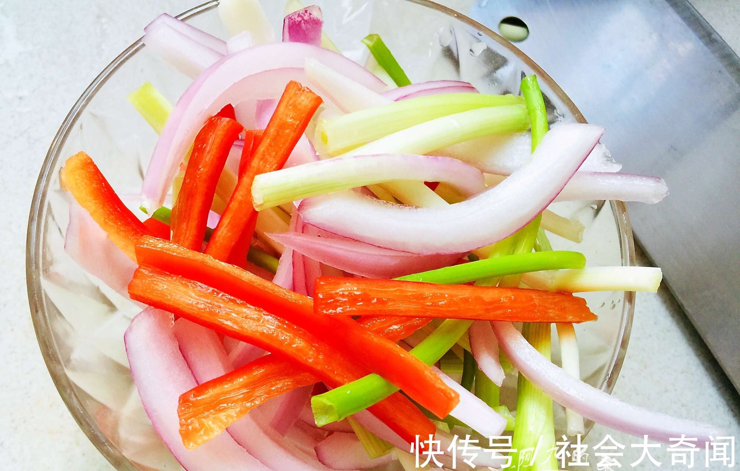 红辣椒|立秋后，这素菜别忘了给家人吃，不放肉也很香，立秋吃它很营养