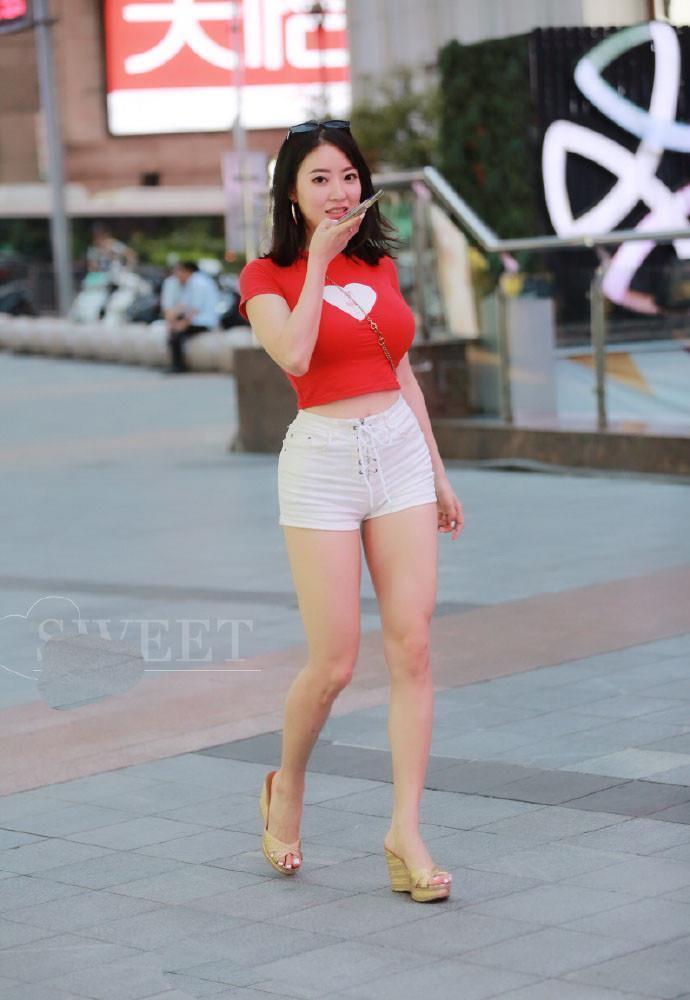 穿搭|很明显,这种蜜桃裤的要求很高,不达标就别穿了吧