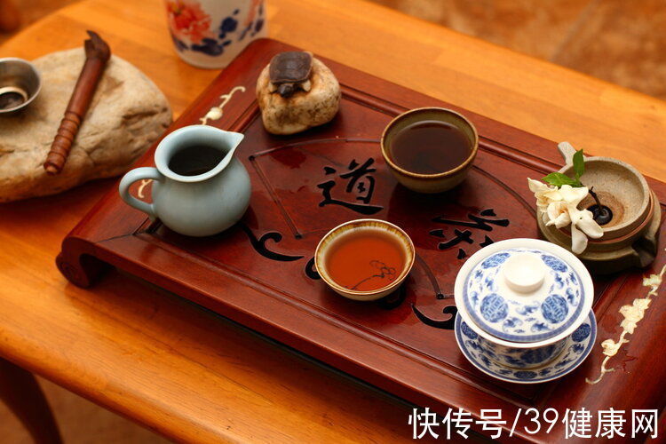 研究人员|喝茶不养生,还可能“养癌”?50万国人研究:喝茶与多种癌症有关