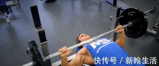 肘关节|练胸效果差，你胳膊伸太直了练卧推和俯卧撑时，这些错误不要犯