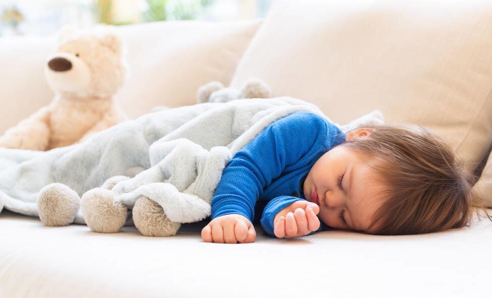 妈妈|宝宝睡醒后通常会有3种表现,若是最后一种,妈妈就偷着乐吧