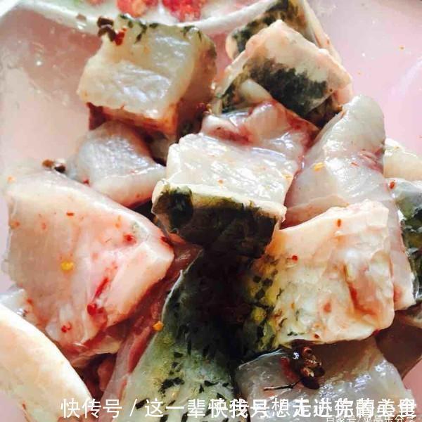 喉咙|孩子吃鱼总是卡喉咙不喝醋,教你一招,让鱼骨跑出来,省事