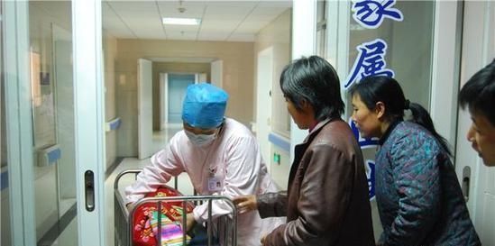 五胞胎|90后宝妈生下5胞胎，报喜护士告知家人孩子性别后，丈夫笑出声