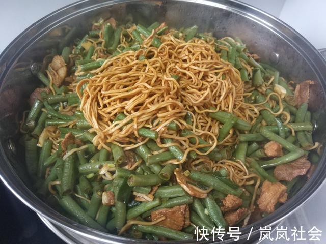 豇豆角|这才是豆角面条的正宗做法,不煮不炒,有肉有菜,比焖面好吃多了