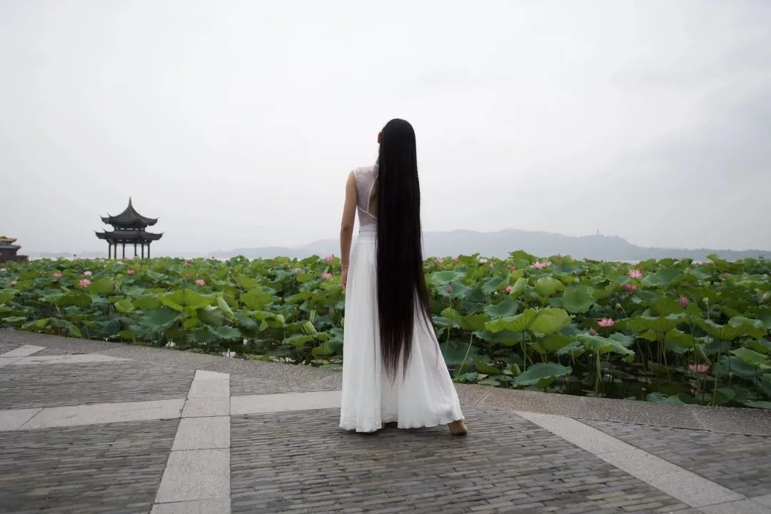 跑步|为了拼这场比赛,这位初三姑娘刚刚剪下了1.5米的长发