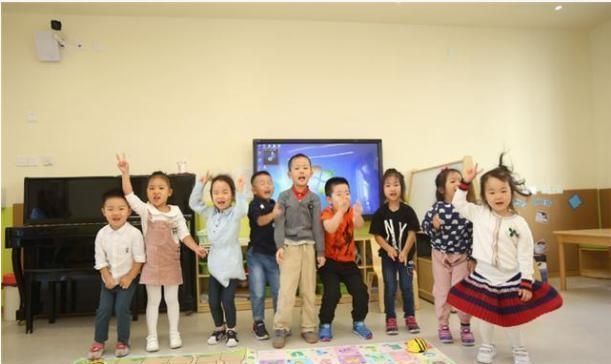 老师|孩子总是破衣烂衫,老师以为家庭“困难”,结果发现爸爸一身名牌