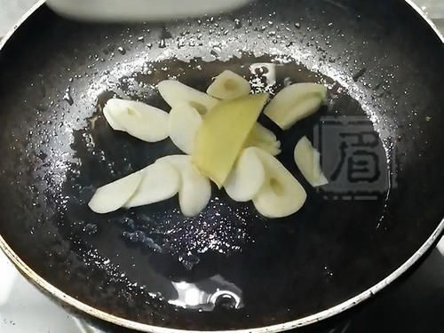 热乎乎的泡菜锅，驱寒还管饱！