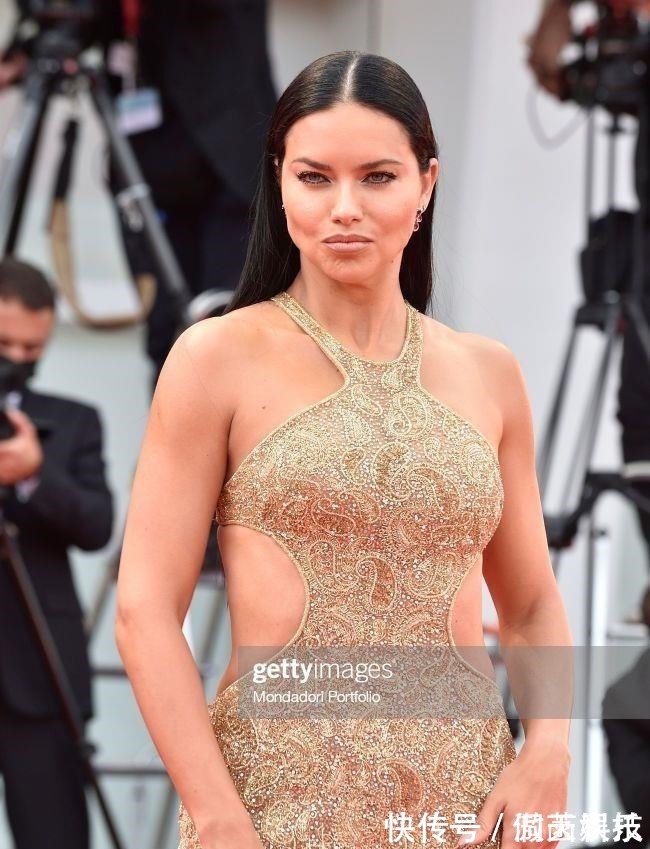 太妍 大宝石项链红毯回归,珍珠项链多层进发,社交媒体改变审美