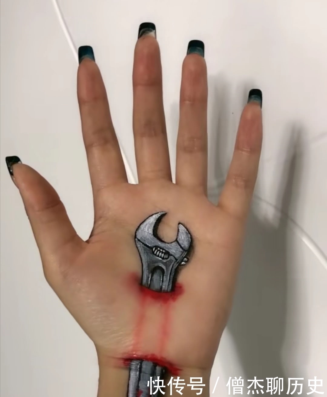 美术生手上画“钳子”,开始:不以为然,结尾:隔着屏幕都感觉疼!