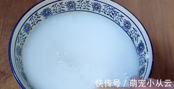 最近我家隔天就吃一次它,不用上锅熬,搅一搅放碗中一蒸,冰凉Q弹