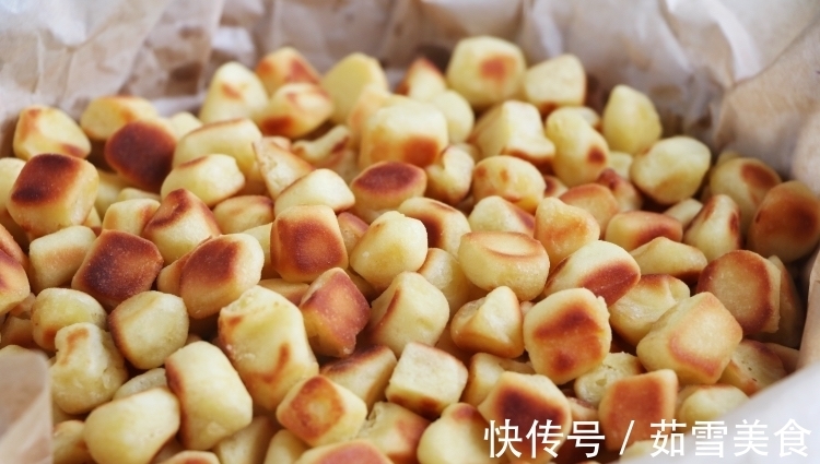 健康|面粉里加2个鸡蛋,不用蒸不用炸,健康好吃,女儿一口一个停不了