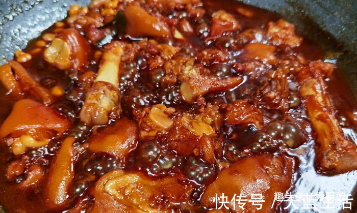 厨娘|夏天,要多吃猪蹄,营养滋补不发胖,比吃牛羊肉强,炖一锅真馋人