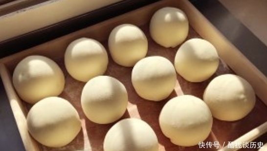 翻倍|蒸馒头和面，用水就错了！用它又白又香，比面包还软，营养翻倍！