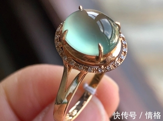 项链|大妈胡乱戴翡翠戒指差点废掉双手!翡翠戒指不注意佩戴怎么行?