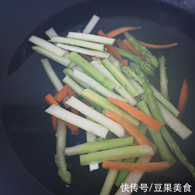 膀胱癌|朋友一来就做芦笋培根卷，吃得皆大欢喜好回家