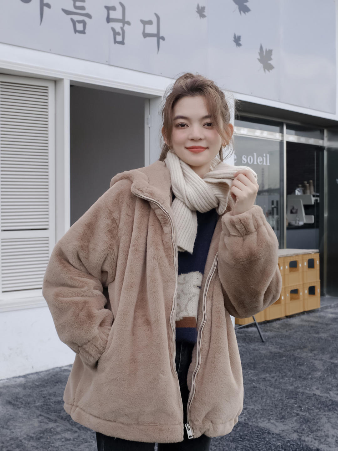 驼色|今年冬季火了种单品,叫“羊羔毛外套”,舒适潮流可以照着穿