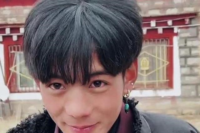 选秀|丁真所在国企拒绝他参加选秀和综艺，他的爆红是偶像文化的反噬