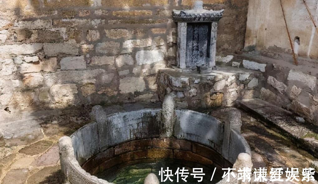 三个人#老祖宗忠告:“一人不进庙,两人不观井,三人不抱树”,啥意思?