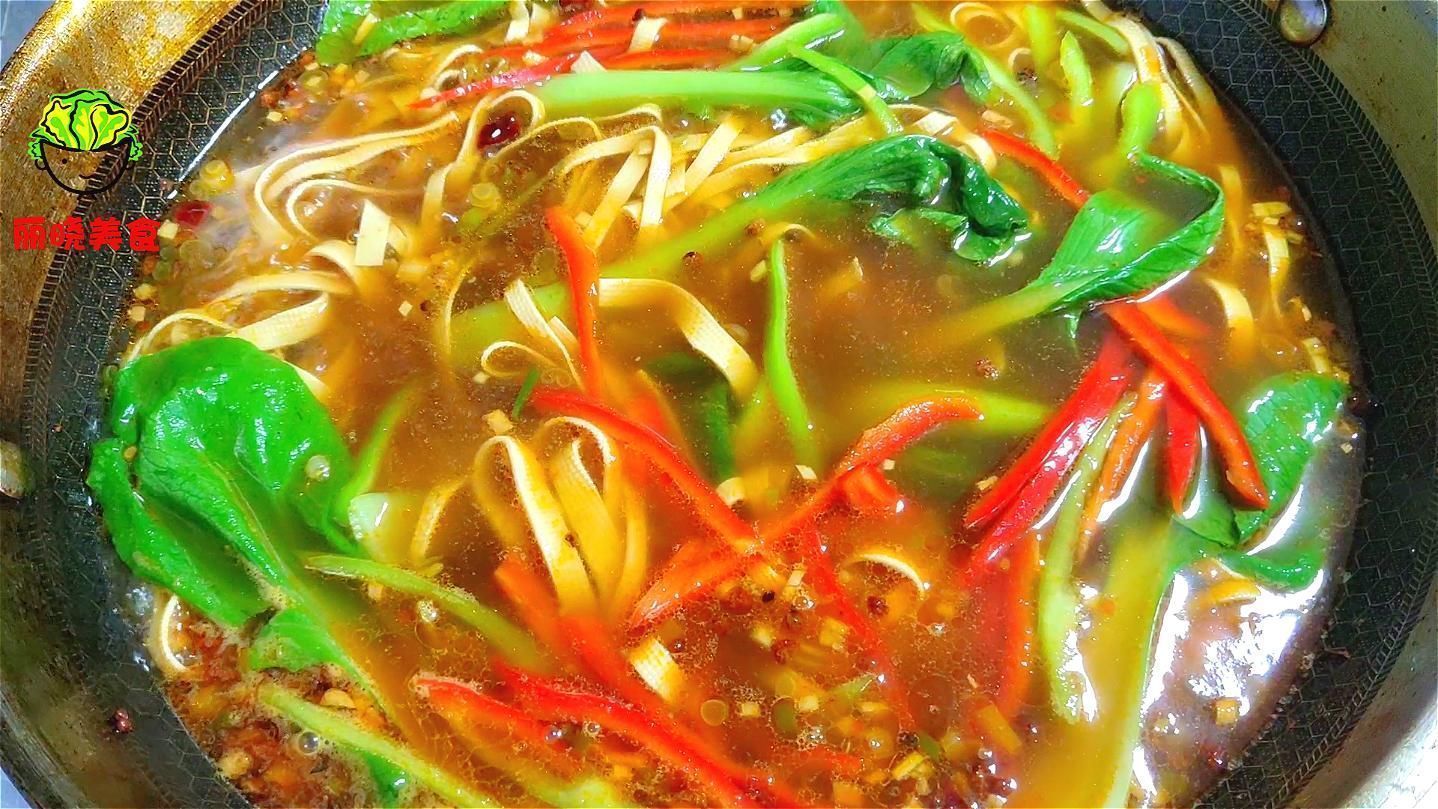 豆腐皮别炒菜了,教你好吃做法,我家一周吃5次,真的是太解馋了