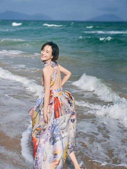 张钧甯 39岁张钧甯太瘦了，穿夹克扎马尾跑步，94斤瘦到撑不起健美裤！