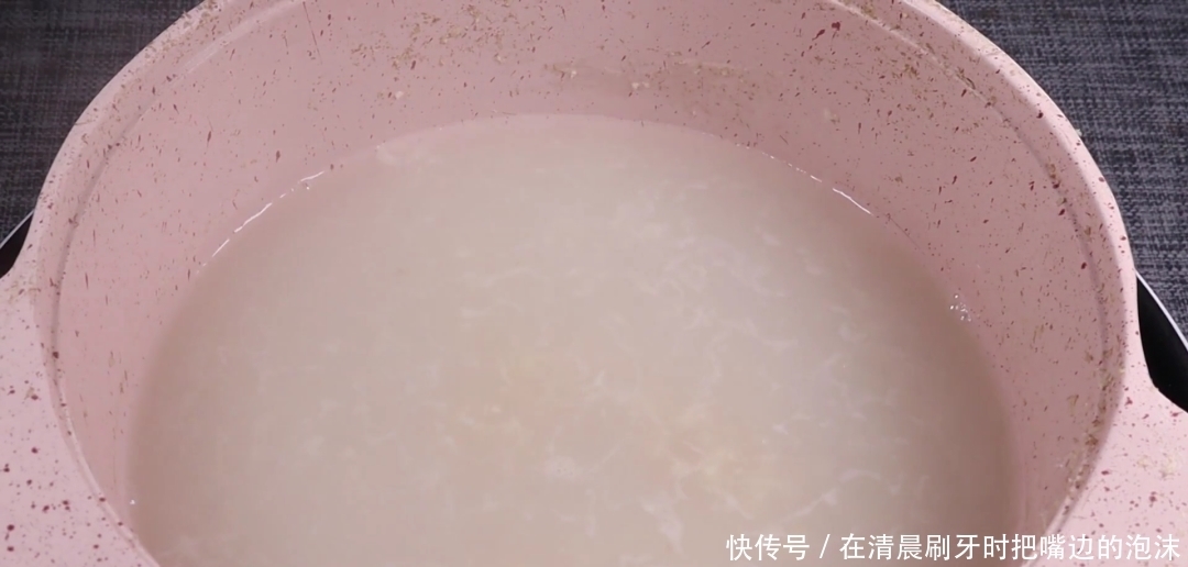 早餐别给孩子喝白粥了,这款营养粥营养翻10倍,暖胃好消化