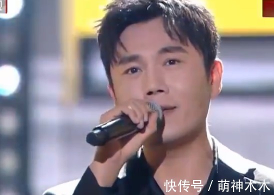 北京購(gòu)物晚會(huì)狀況多：白敬亭唾沫星子直飛，周海媚害怕升降臺(tái)嚇爬