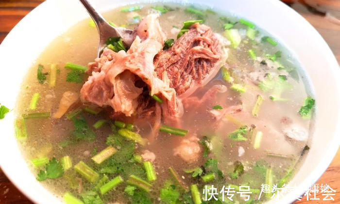膻味|炖羊肉时,记得放“1白2黄”,羊肉鲜嫩软烂,汤浓味道鲜,无膻味