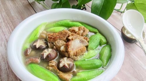 人到中年,不妨多吃3种食物,延缓衰老,滋补身体,早吃早受益!