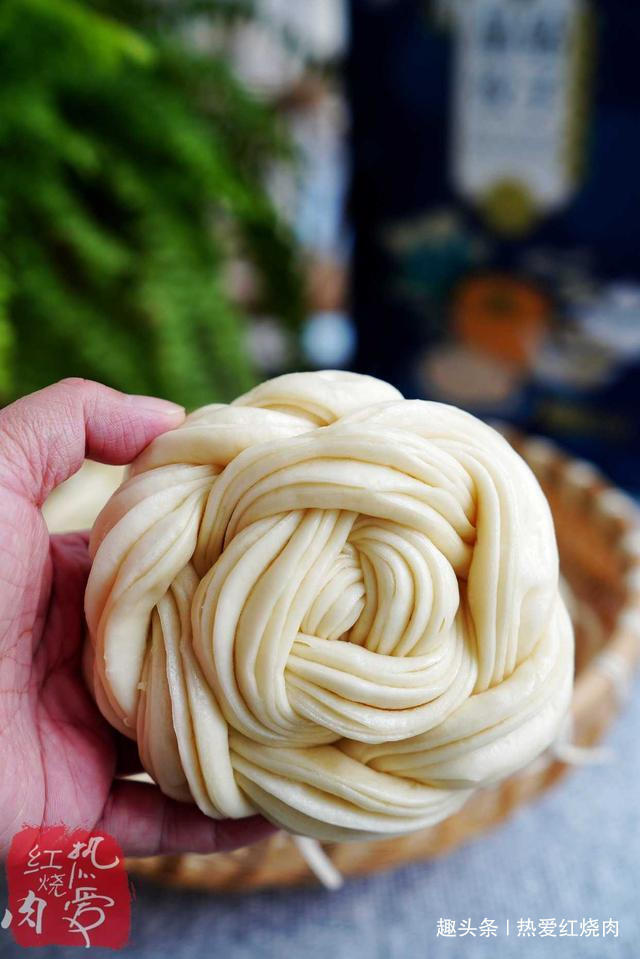 猪油|发面时光加酵母是不够的,多加一勺料,做好的花卷更松软更洁白!