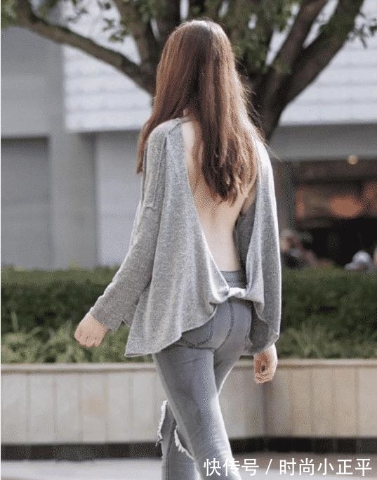 打底衫 妹子身材超完美,什么也不缺,只缺一件打底衫