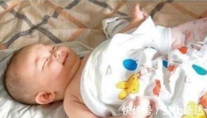 怒斥|宝宝拉臭臭,用水洗还是纸巾擦?新手妈妈这样做,医生怒斥无知!