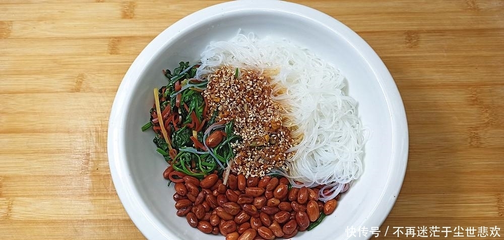 教你菠菜爽口解腻的做法,几分钟上桌,营养好吃做一大盘不够吃