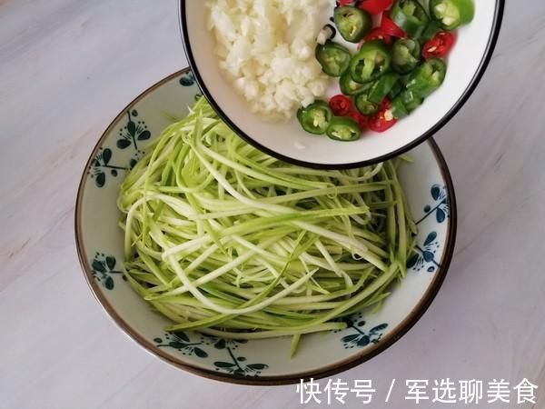 凉拌西葫芦|无论男女，晚上多吃它，比运动1小时更好，轻松甩掉大肚腩