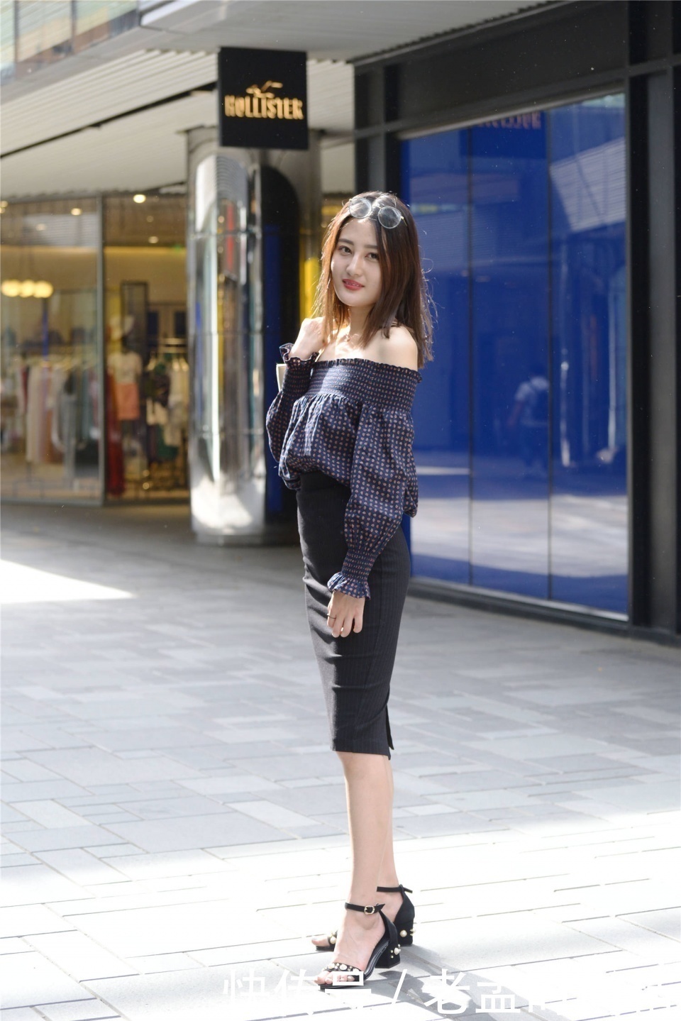 街拍高腰一步裙搭配一字肩,一字带高跟凉鞋,精致简约又不失时髦大气