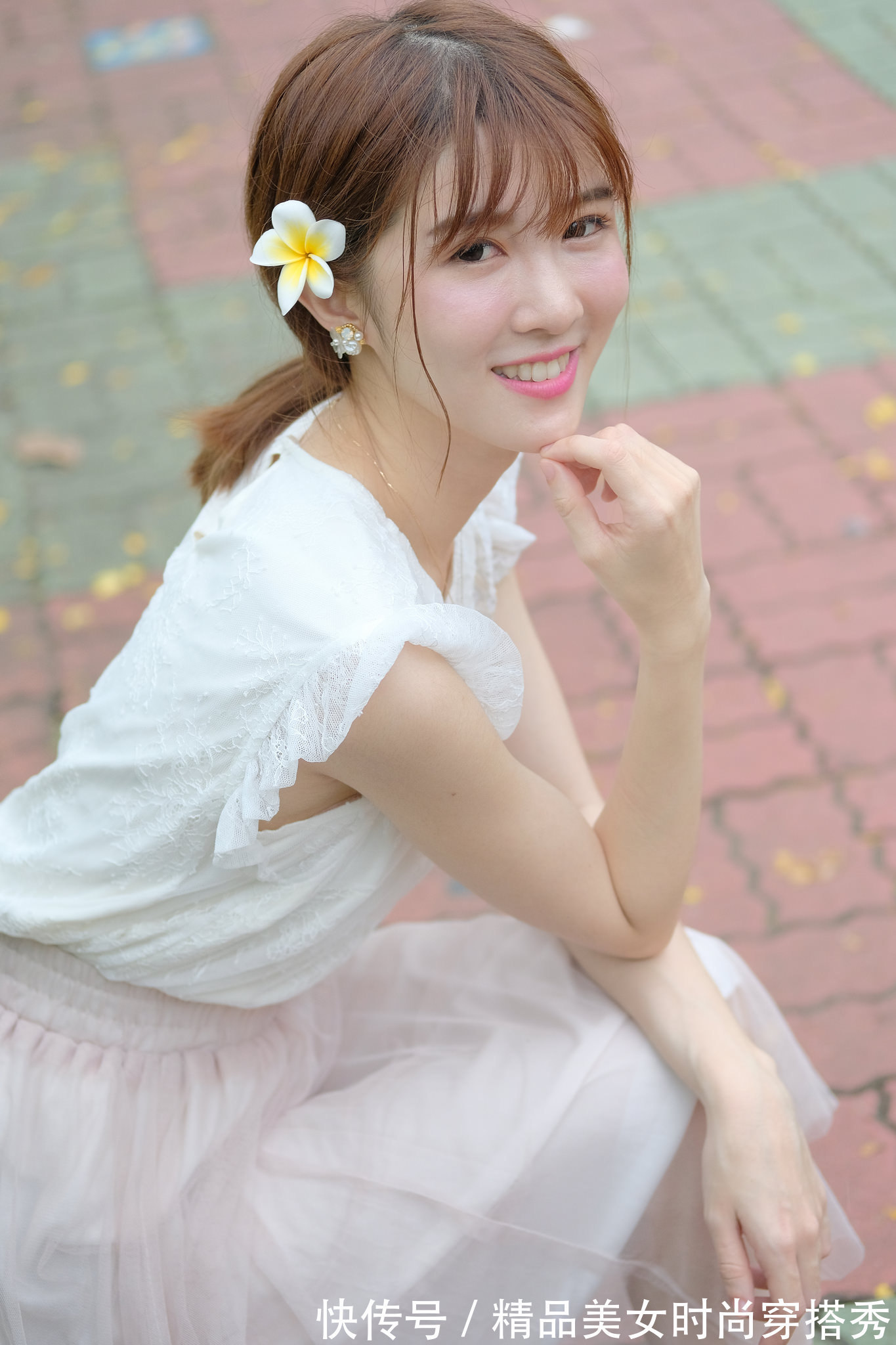 甜美风 白色蕾丝上衣搭配粉色网纱半身裙,甜美优雅