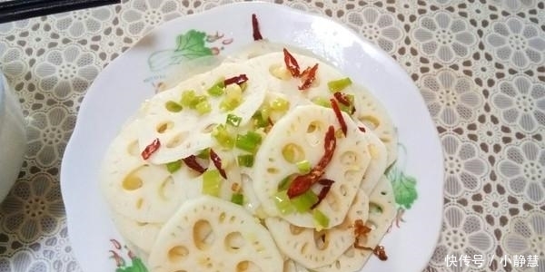 莲藕一焯水就发黑?牢记几个小技巧,莲藕白净又脆爽,特别好吃