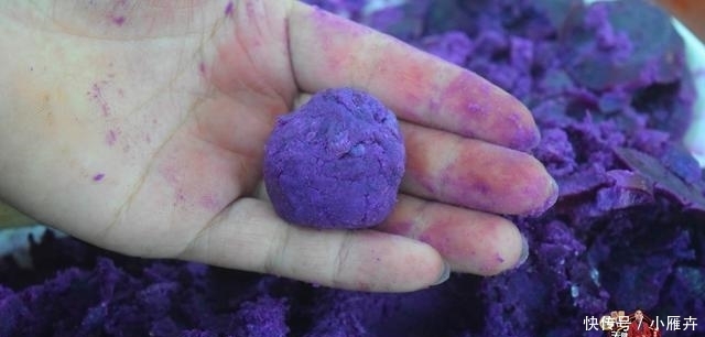 试试看|妈妈教我的紫薯糯米糍粑,做法和配方全在这里,你也做来试试看吧