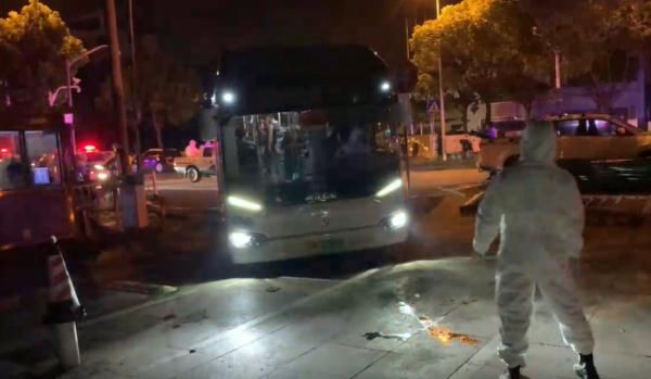 吴凡|上海确诊病例活动轨迹、最新排查结果公布！深夜直击防控现场→