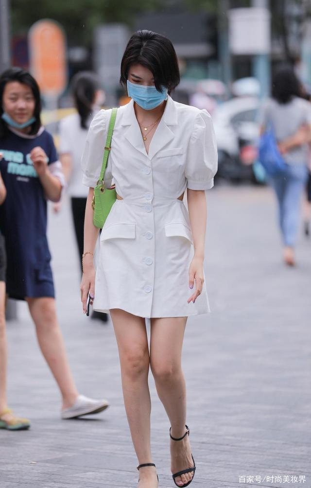 干练|精致干练的短发美女,白色西装裙搭配一字带细跟凉鞋,显成熟大气