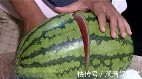 夏天吃西瓜补水还降暑,吃不完别放冰箱,教你1个妙招,放一星期