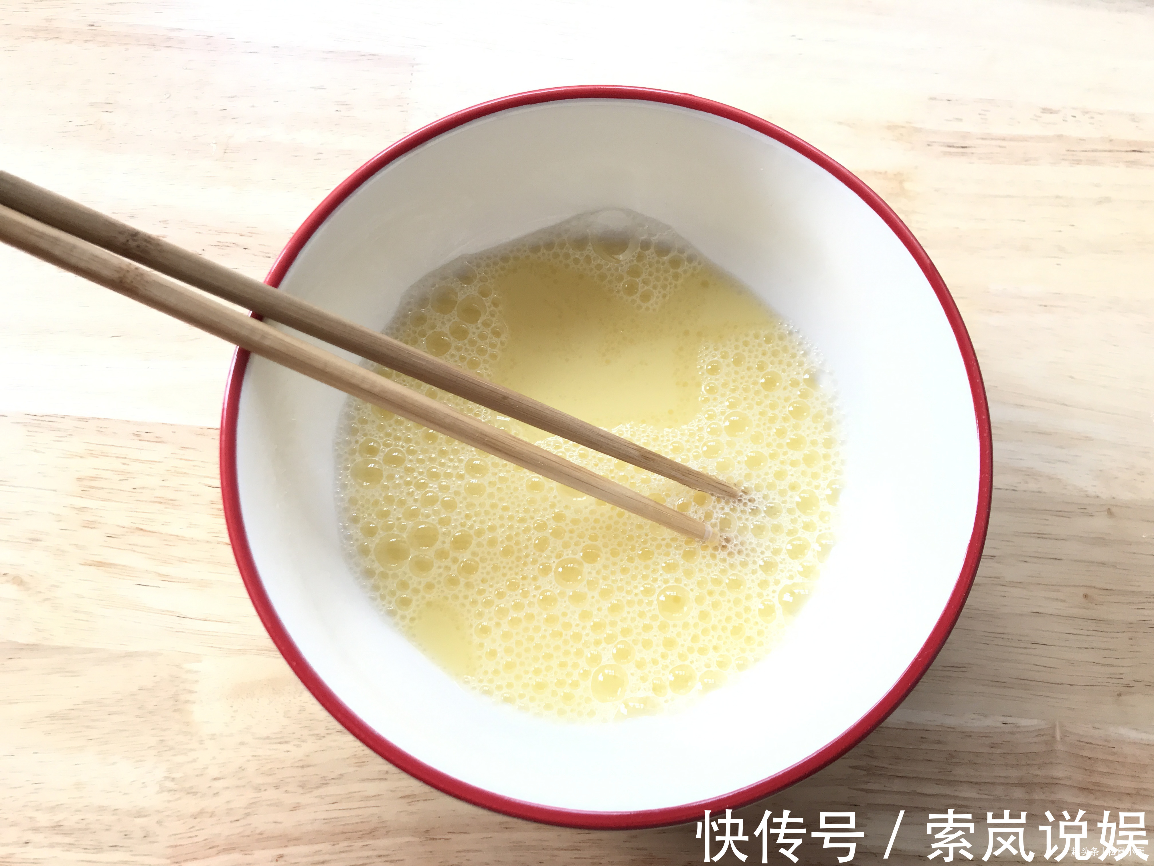 天冷了,用1个鸡蛋2碗面粉做个早餐,孩子特爱吃,脾胃都好了