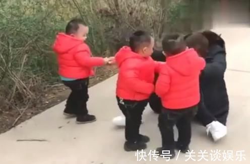 儿子|爸爸妈妈假装摔倒,3胞胎儿子的一个动作,爸爸心塞,妈妈笑了
