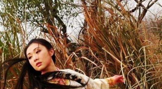新月娥!隋唐第一女将瓦岗寨被杀一擒九,逼死哥嫂,却被未婚夫一枪刺死