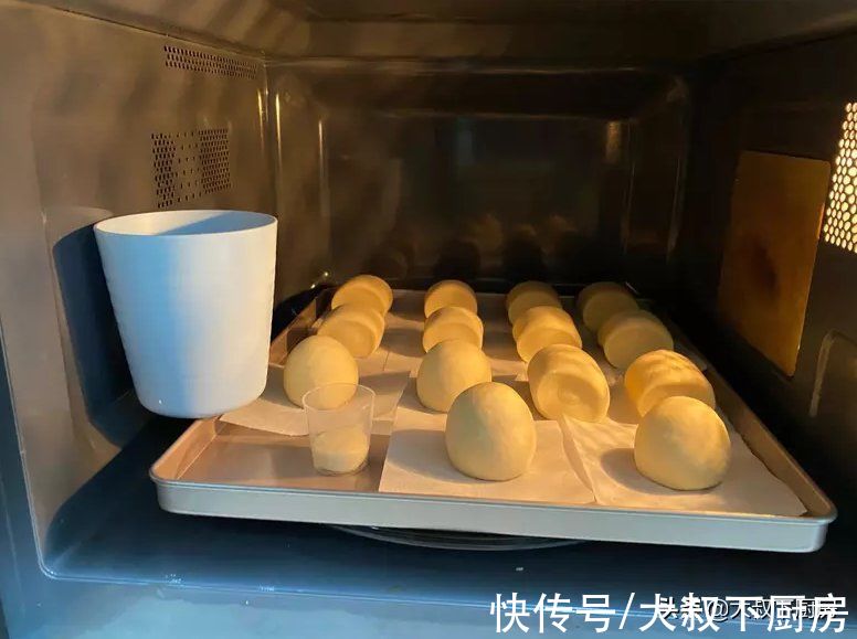 面团|幸福百分百！大叔教你鲜奶馒头，口感香甜，跟外面卖的味道不一样