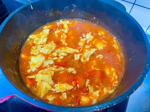 西红柿|酷暑难耐没食欲，我家经常吃这面条，酸爽开胃，蛋香十足汤汁浓郁