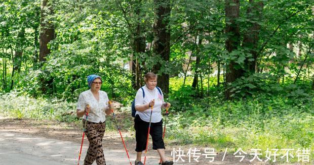 老邓|老年人步行走多快更长寿?提醒:步行时注意6点或让您更健康