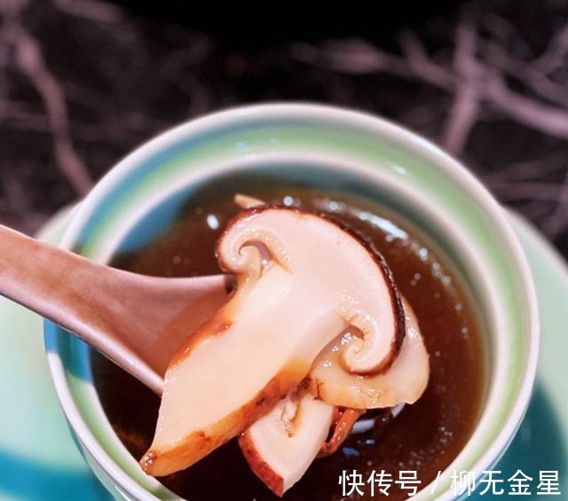 鸡油菌|食菌季｜瘦肉松茸汤！