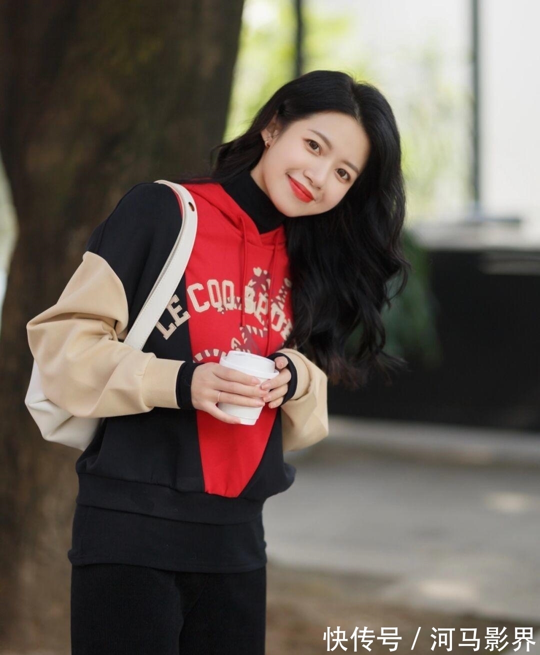 版型 时髦的女人,衣橱里一定有“卫衣”,搭配半身裙、裤子高级又耐看